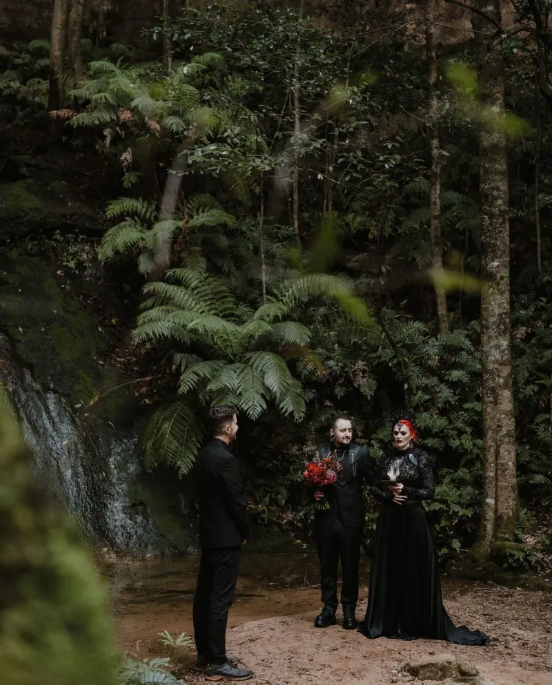 A clifftop elopement in the Blue Mountains