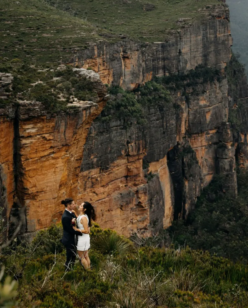 A clifftop elopement in the Blue Mountains